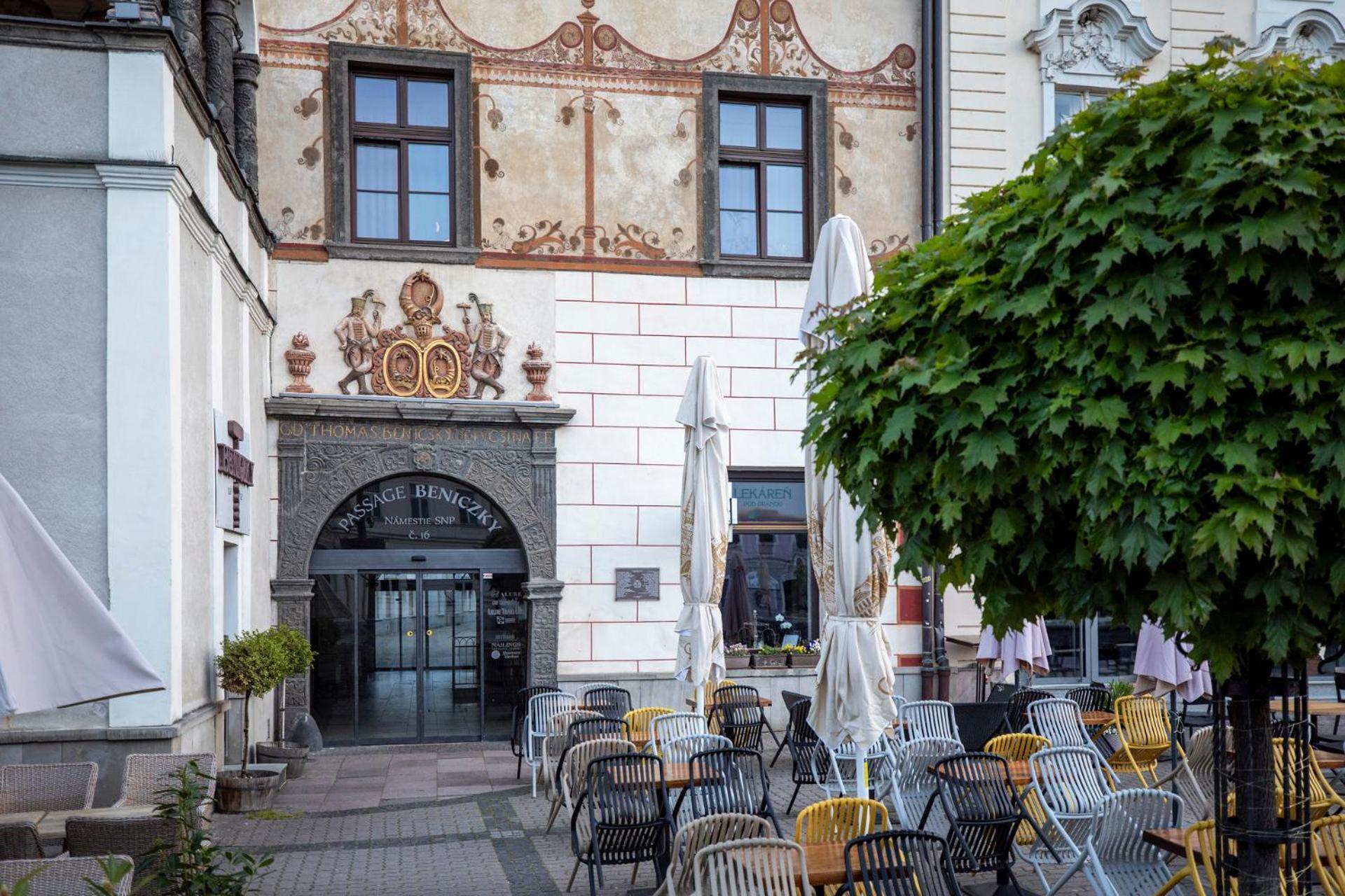 Alure Residences 10 - 24H Self Check-In & Private Parking Next To The Apartment Building Included, City Center Right On Snp Square In A Quiet Passage, New Building, Best Deal In Town بانْشكا بيشتريتْسا المظهر الخارجي الصورة